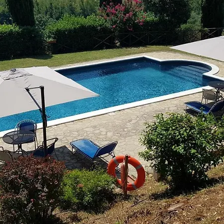 Vakantiehuis In Campagna Con Piscina A