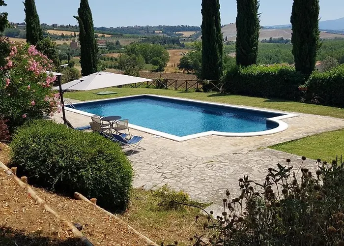 In Campagna Con Piscina A 펜션 *