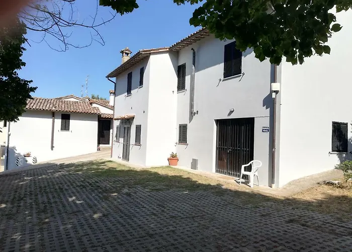 In Campagna Con Piscina A *