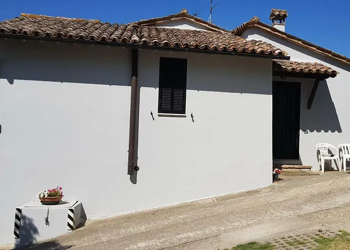 In Campagna Con Piscina A 펜션 토티